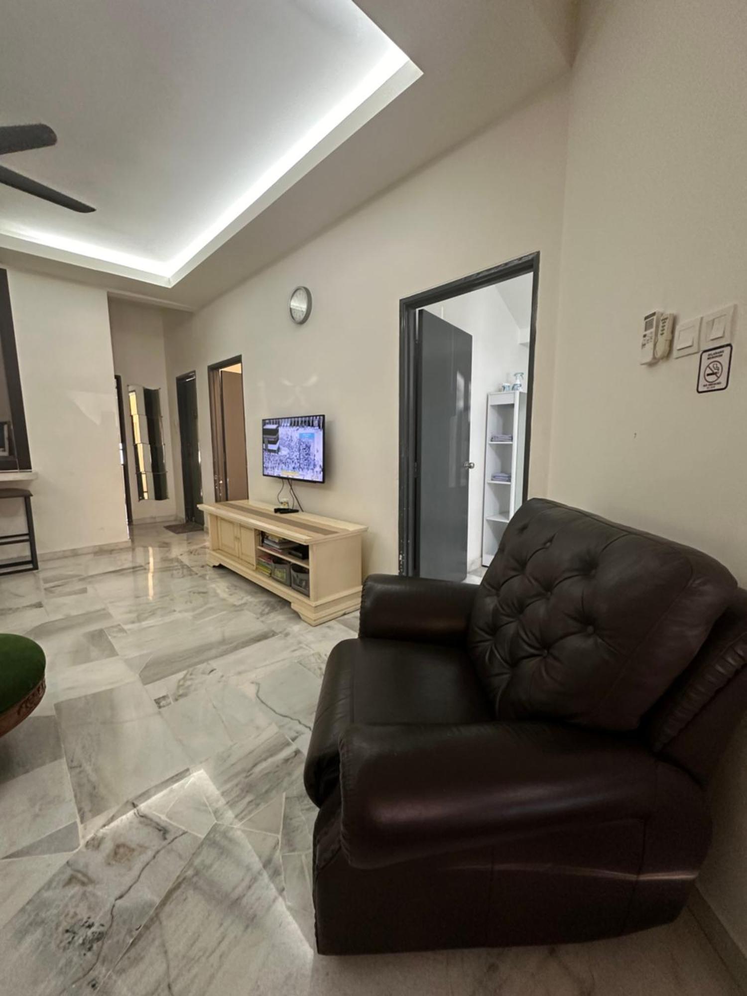 Desa Damai Fully Air Cond And Self Check In #7 Pax Apartamento