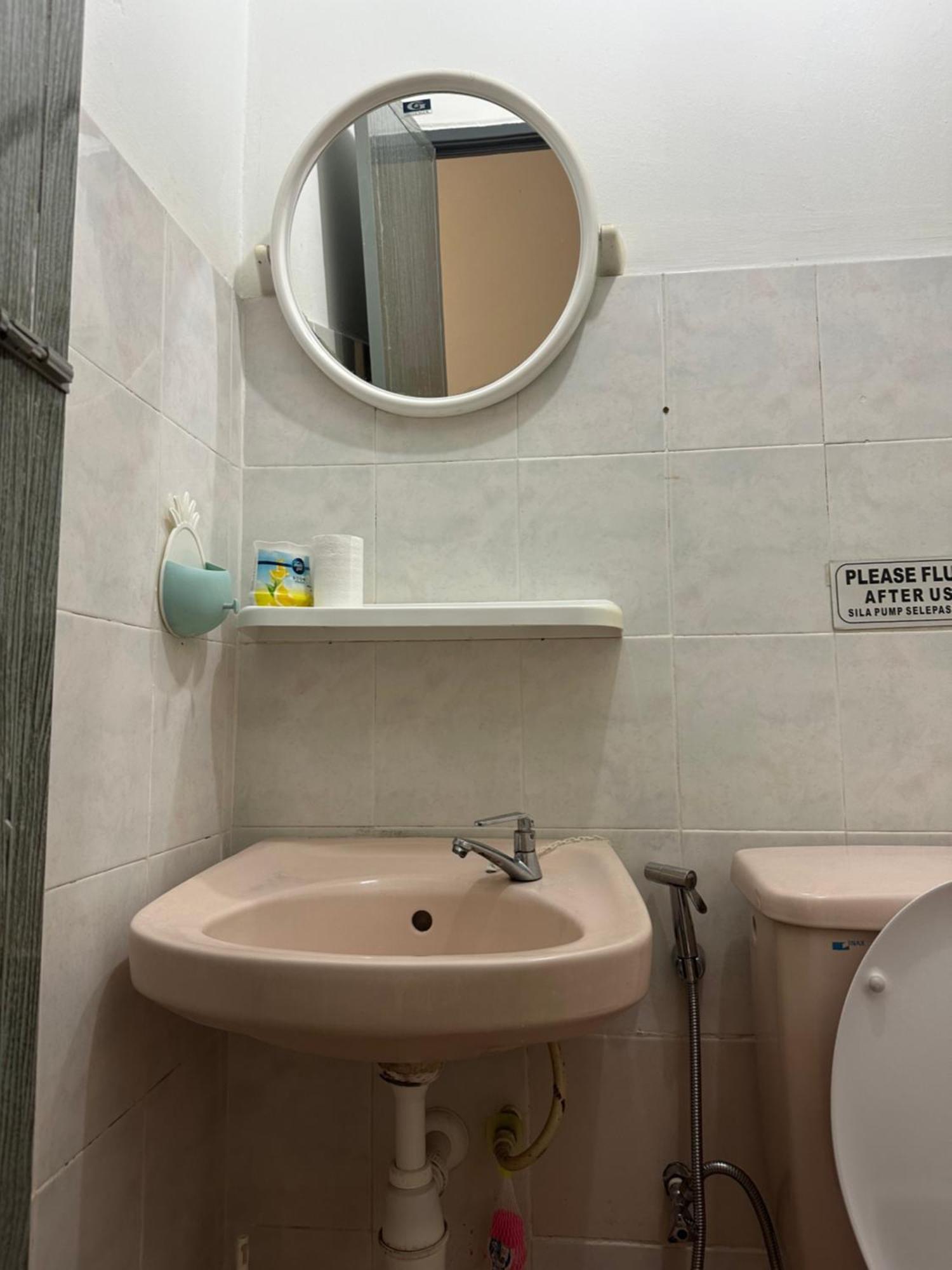 Desa Damai Fully Air Cond And Self Check In #7 Pax Apartamento Kuala Lumpur